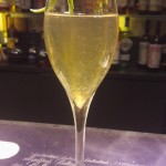 French 77Liqueur de St-Germain, jus de citron et Champagne